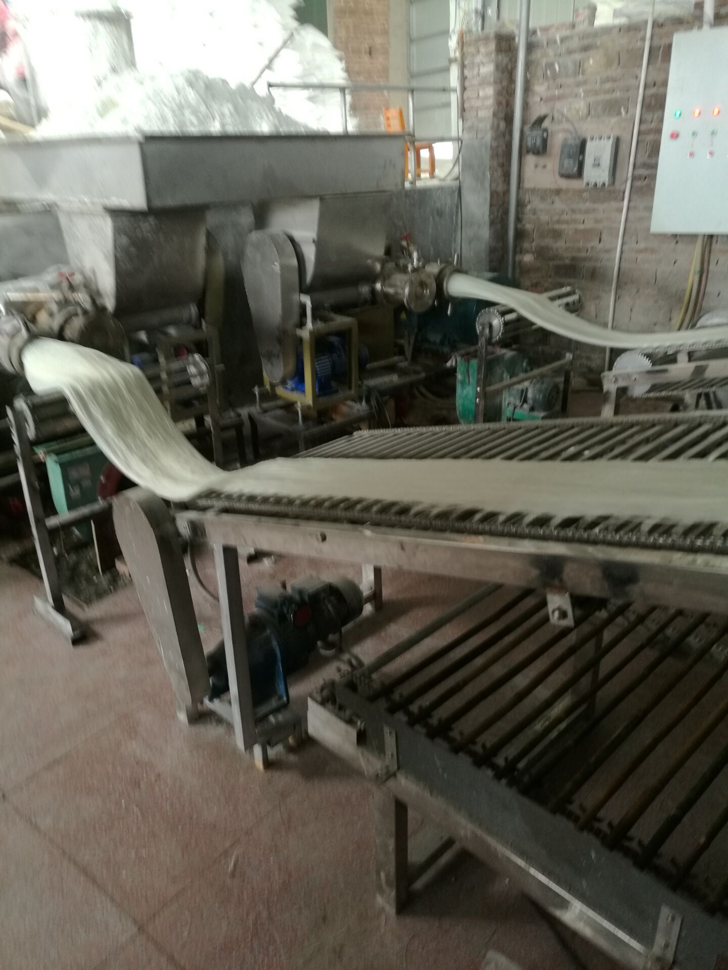 祁東縣富達機械廠,祁東富達機械廠,富達機械,多功能粉絲粉條機,淀粉加工設(shè)備,米面機械,割粉條機哪家好